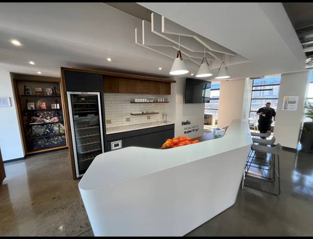 703M² OFFICE TO LET IN WOODSTOCK